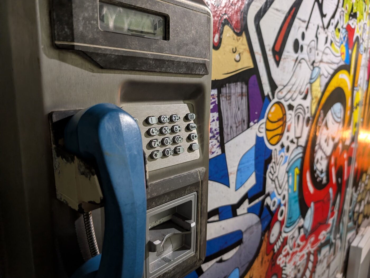 Téléphone vintage escape game 80s Caen