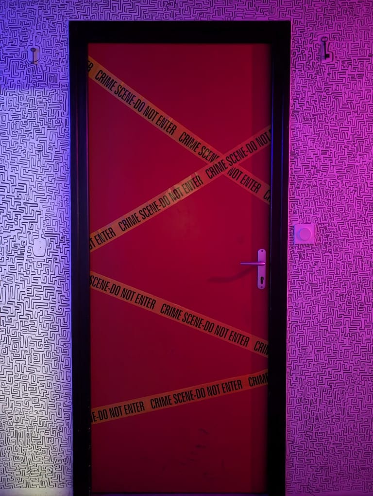 Porte de la salle Garde à Vue — escape game étudiant à Caen Mondeville GAMEDOOR·41