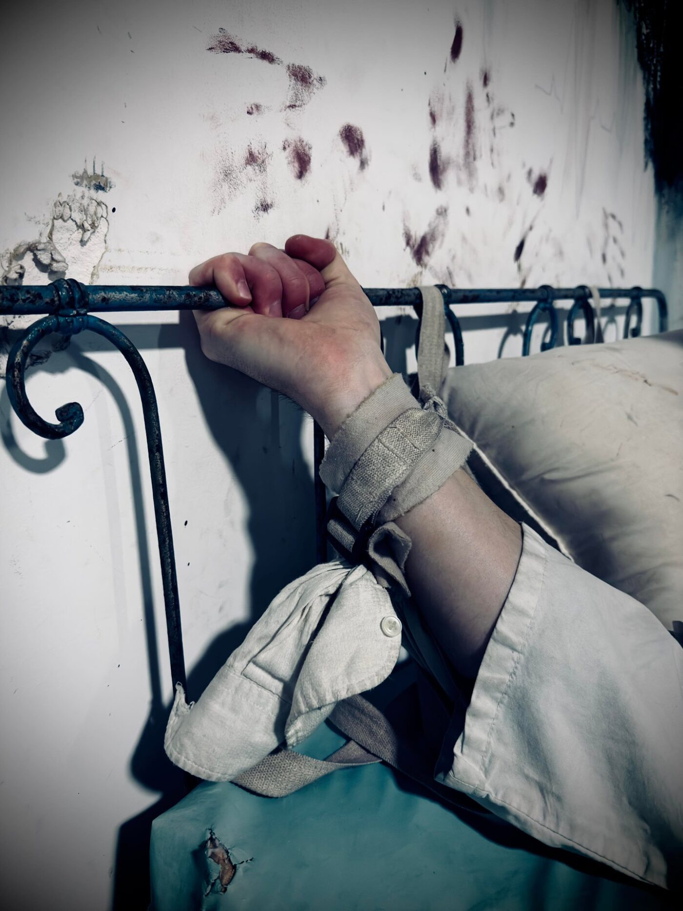 Main attachée escape game horreur Caen